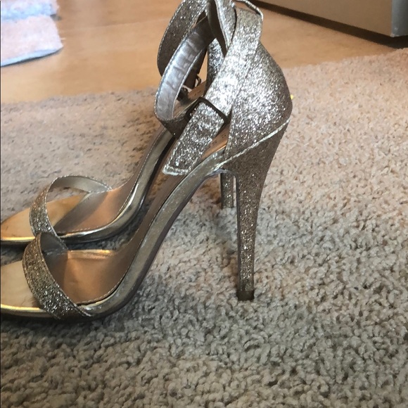 Sparkly gold Call it Spring heels size 7 - Picture 2 of 7